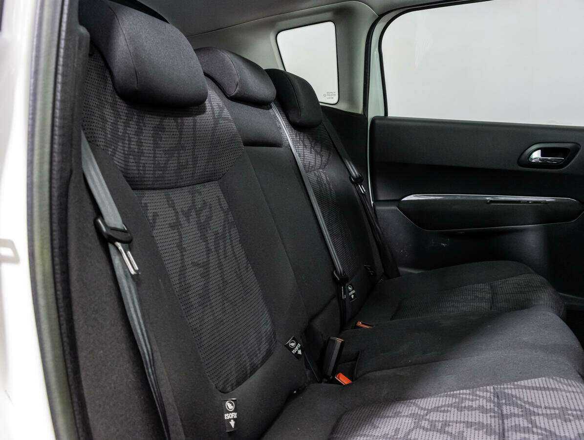 Peugeot 3008 с пробегом — 2012 год. Фото: #9