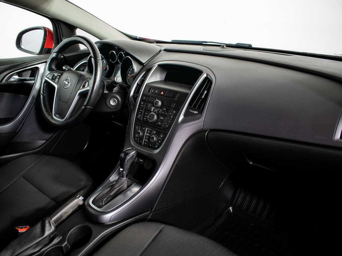 Opel Astra с пробегом — 2013 год. Фото: #7