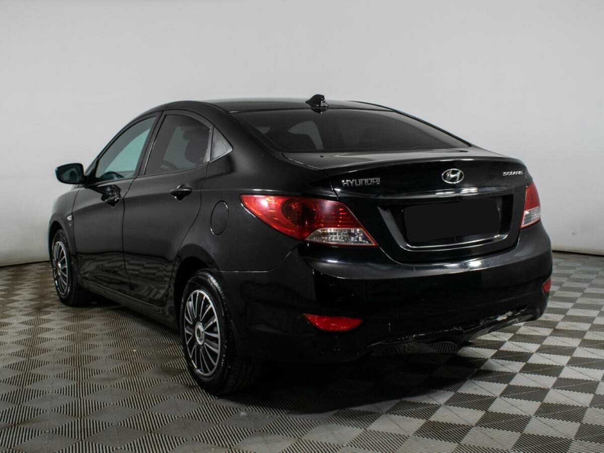 Hyundai Solaris с пробегом — 2013 год. Фото: #6