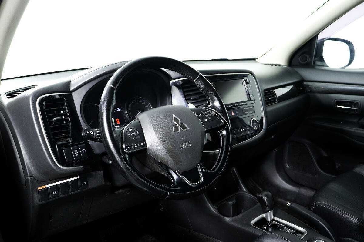 Mitsubishi Outlander с пробегом — 2016 год. Фото: #12