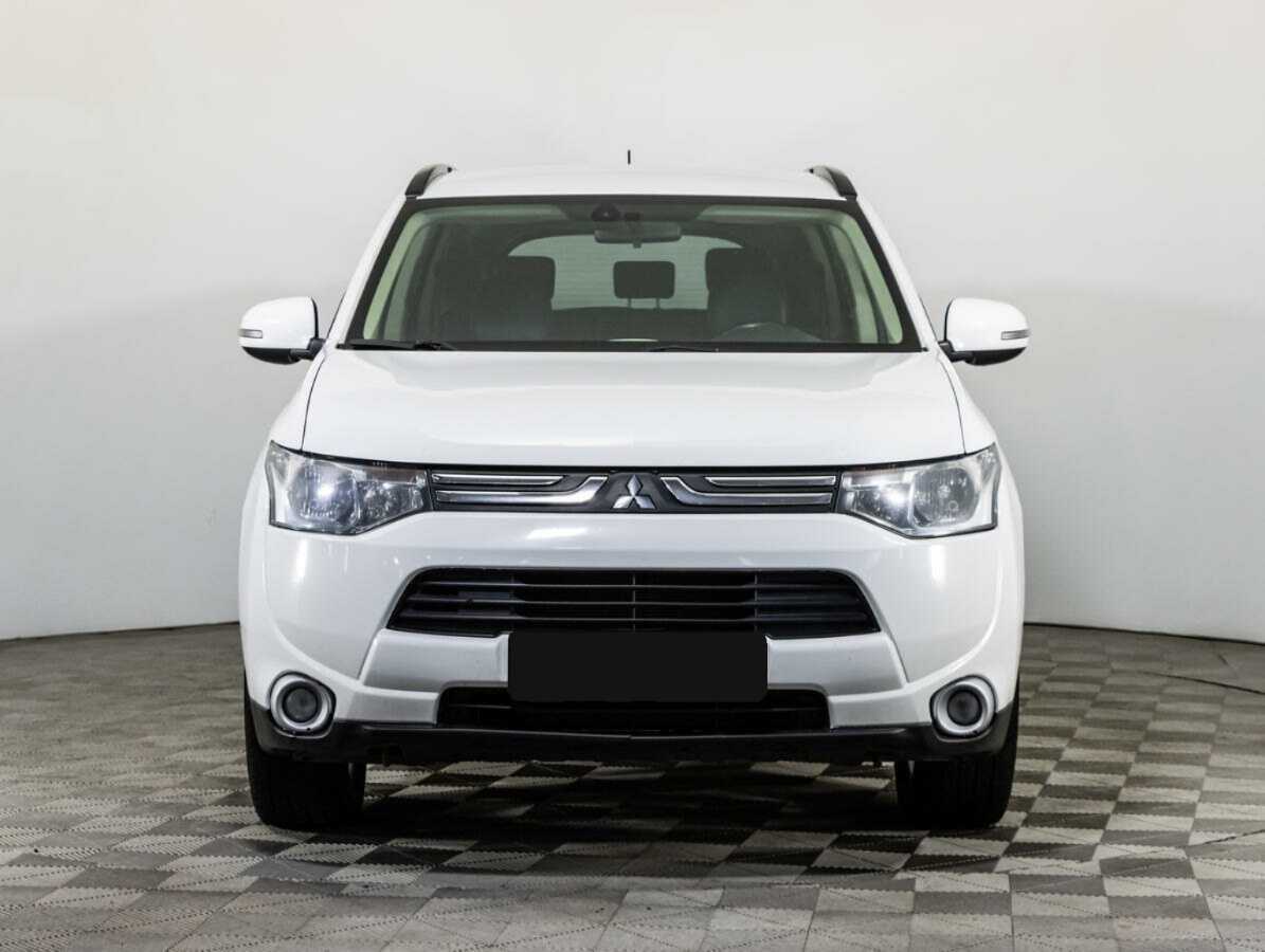 Mitsubishi Outlander с пробегом — 2014 год. Фото: #1