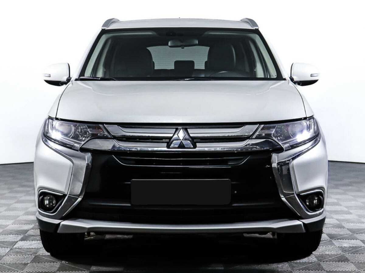 Mitsubishi Outlander с пробегом — 2016 год. Фото: #1