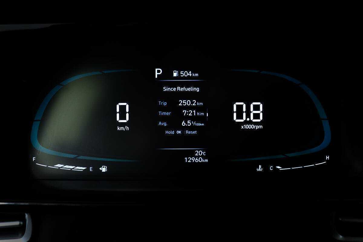 Hyundai Elantra с пробегом — 2023 год. Фото: #9