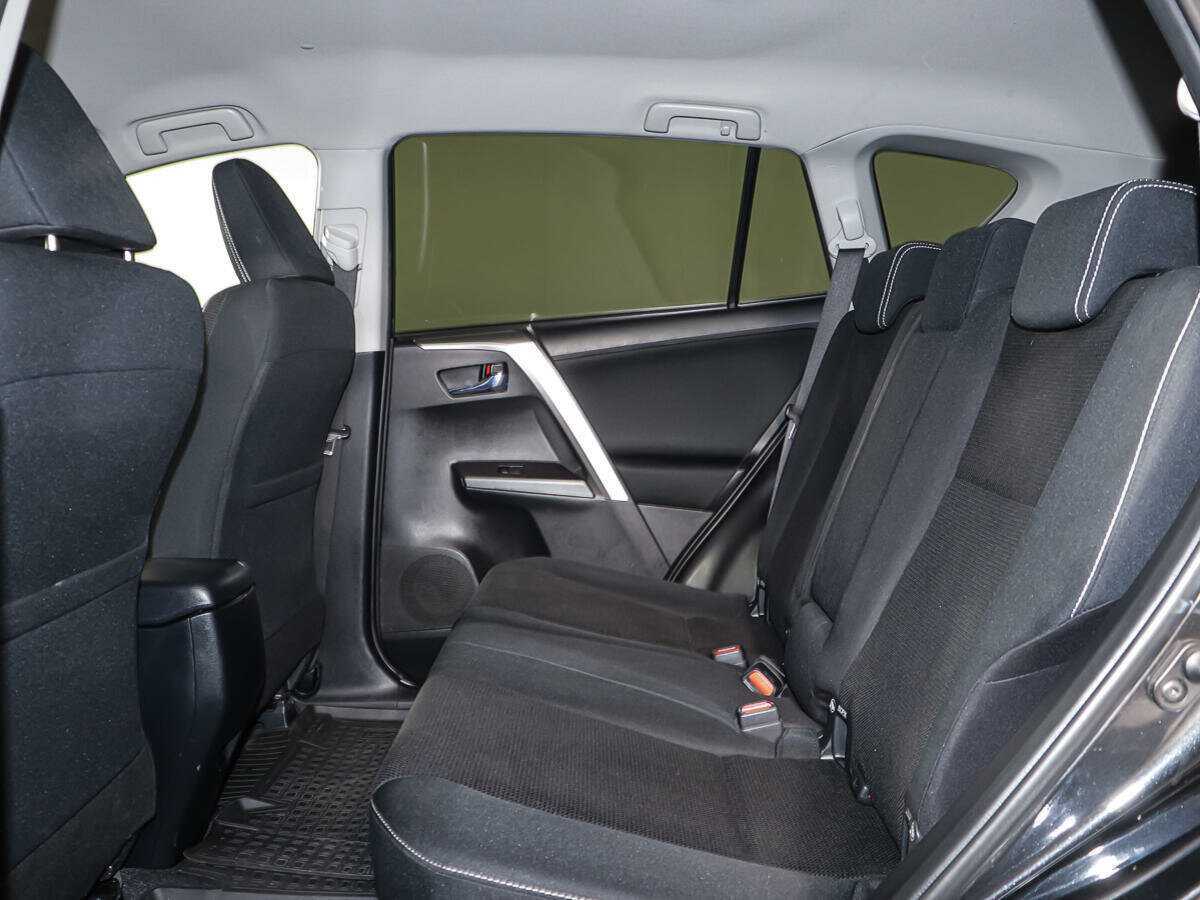 Toyota RAV4 с пробегом — 2016 год. Фото: #9