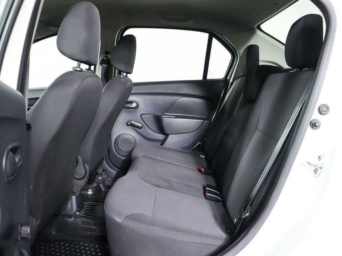 Renault Logan с пробегом — 2019 год. Фото: #9