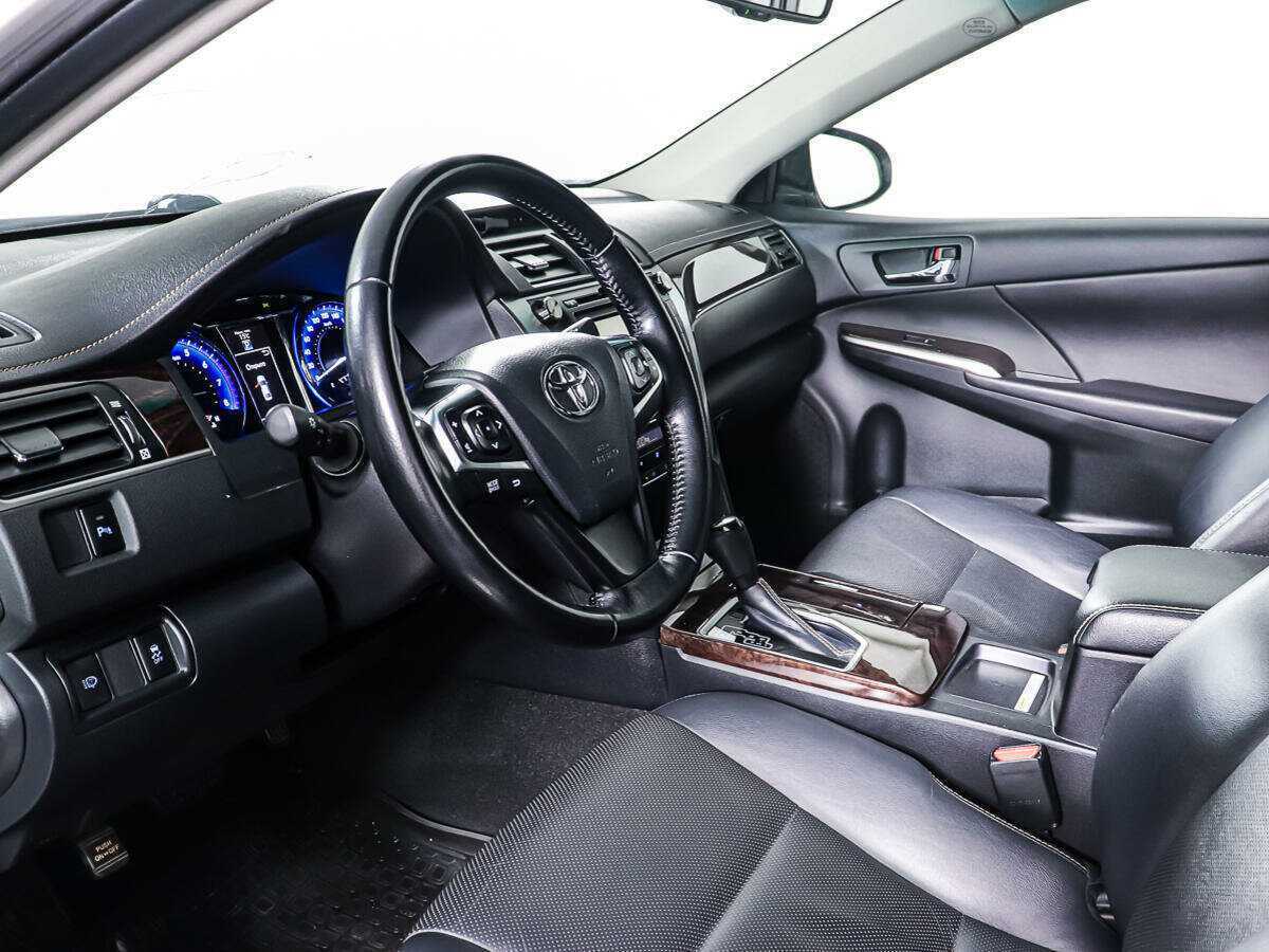 Toyota Camry с пробегом — 2017 год. Фото: #12