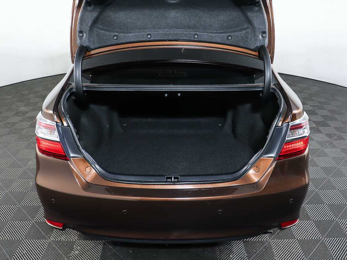 Toyota Camry с пробегом — 2017 год. Фото: #9