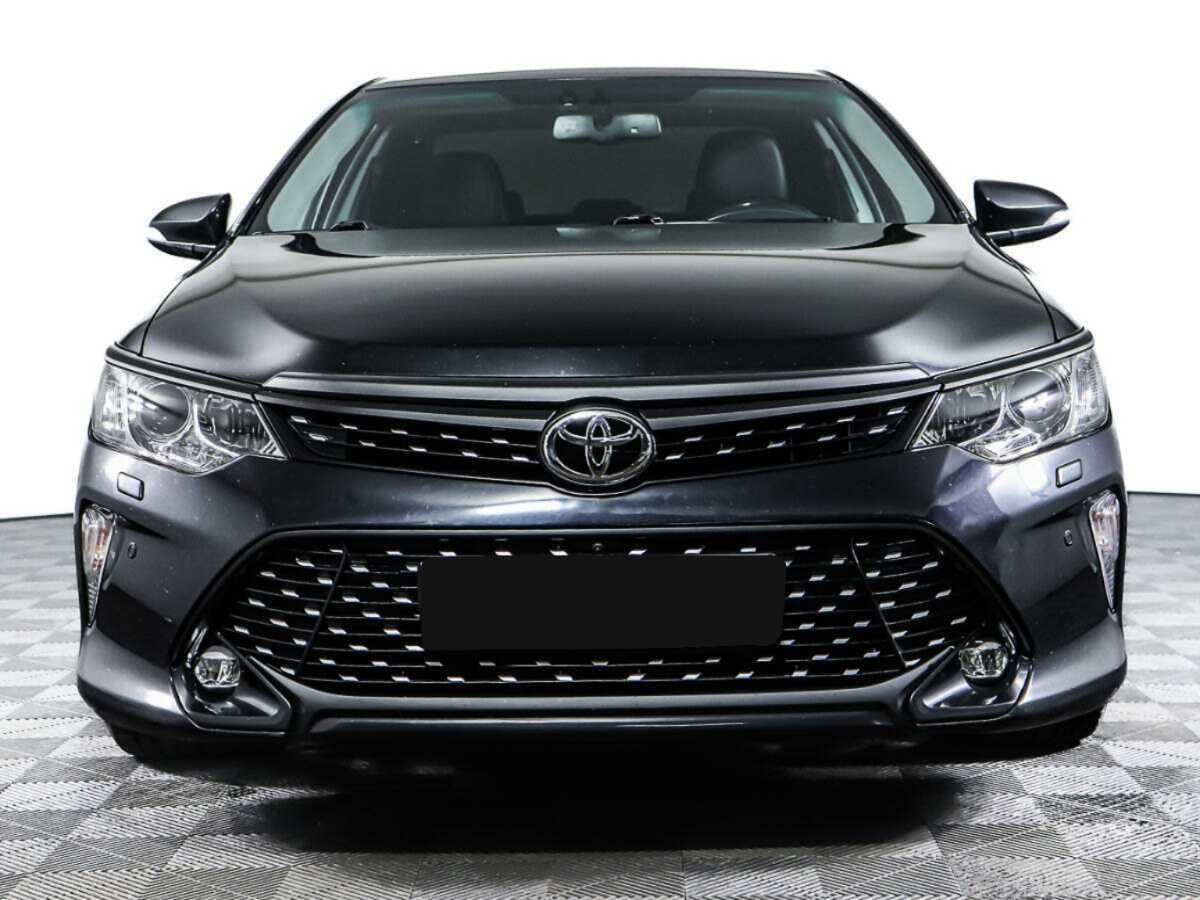 Toyota Camry с пробегом — 2017 год. Фото: #1