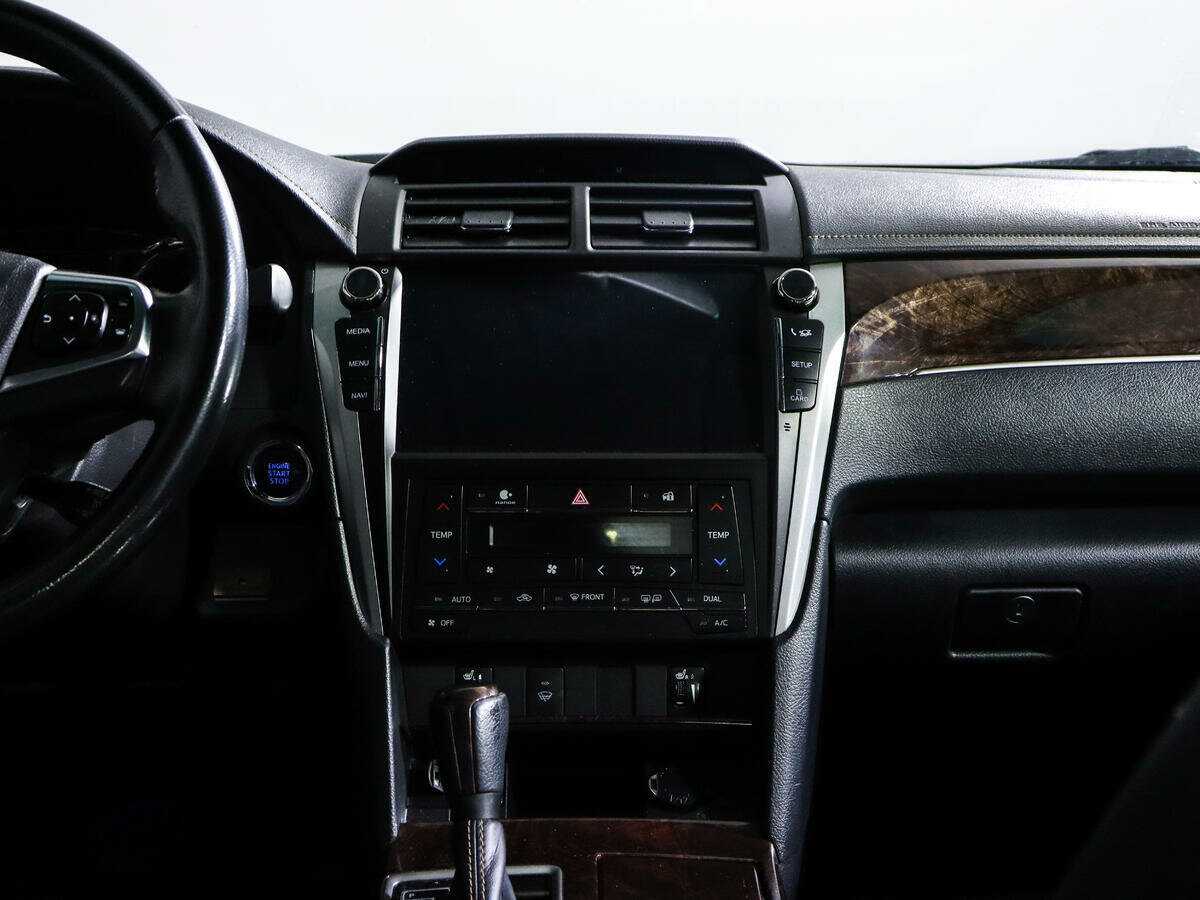 Toyota Camry с пробегом — 2018 год. Фото: #10