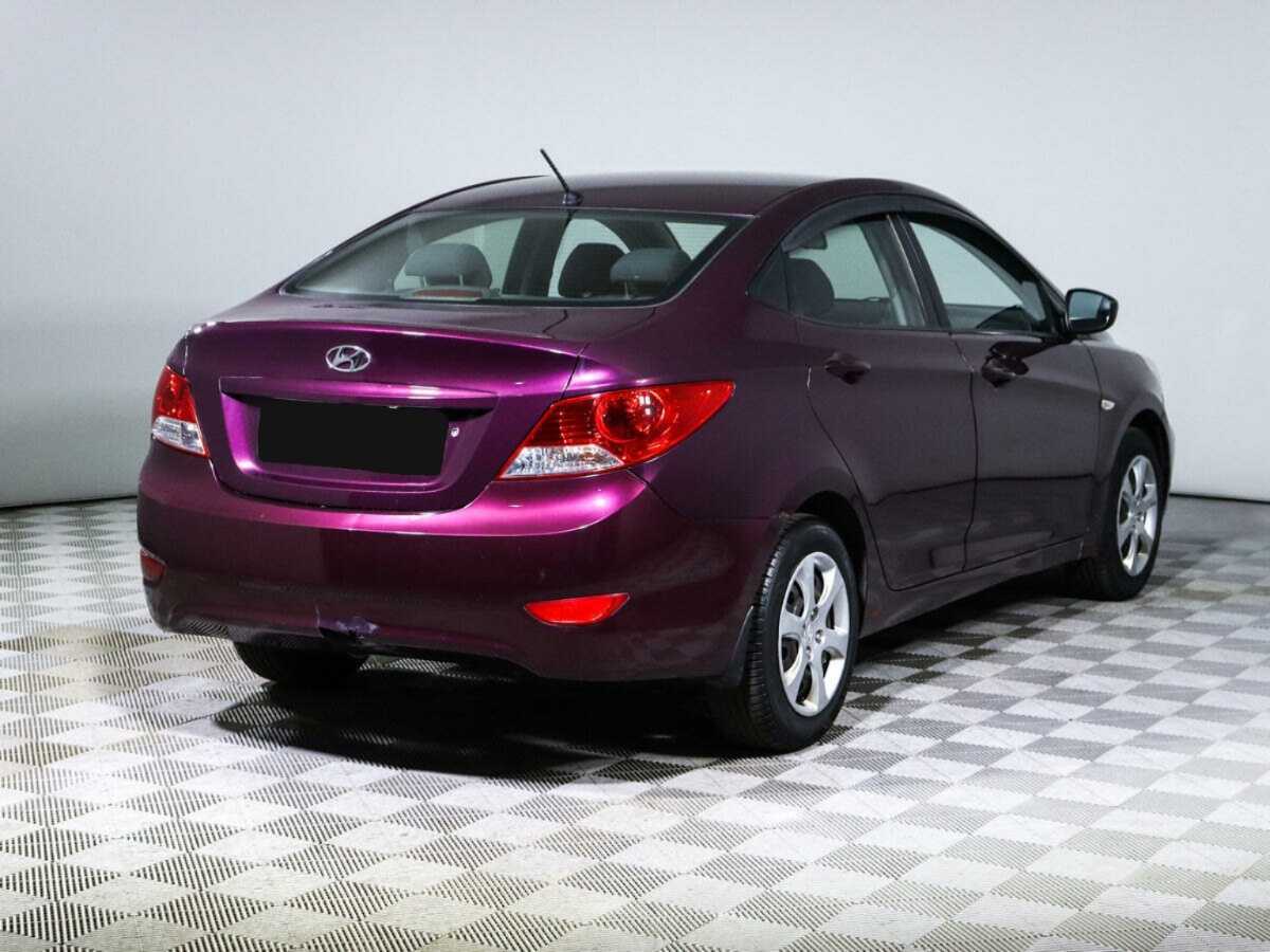 Hyundai Solaris с пробегом — 2012 год. Фото: #4
