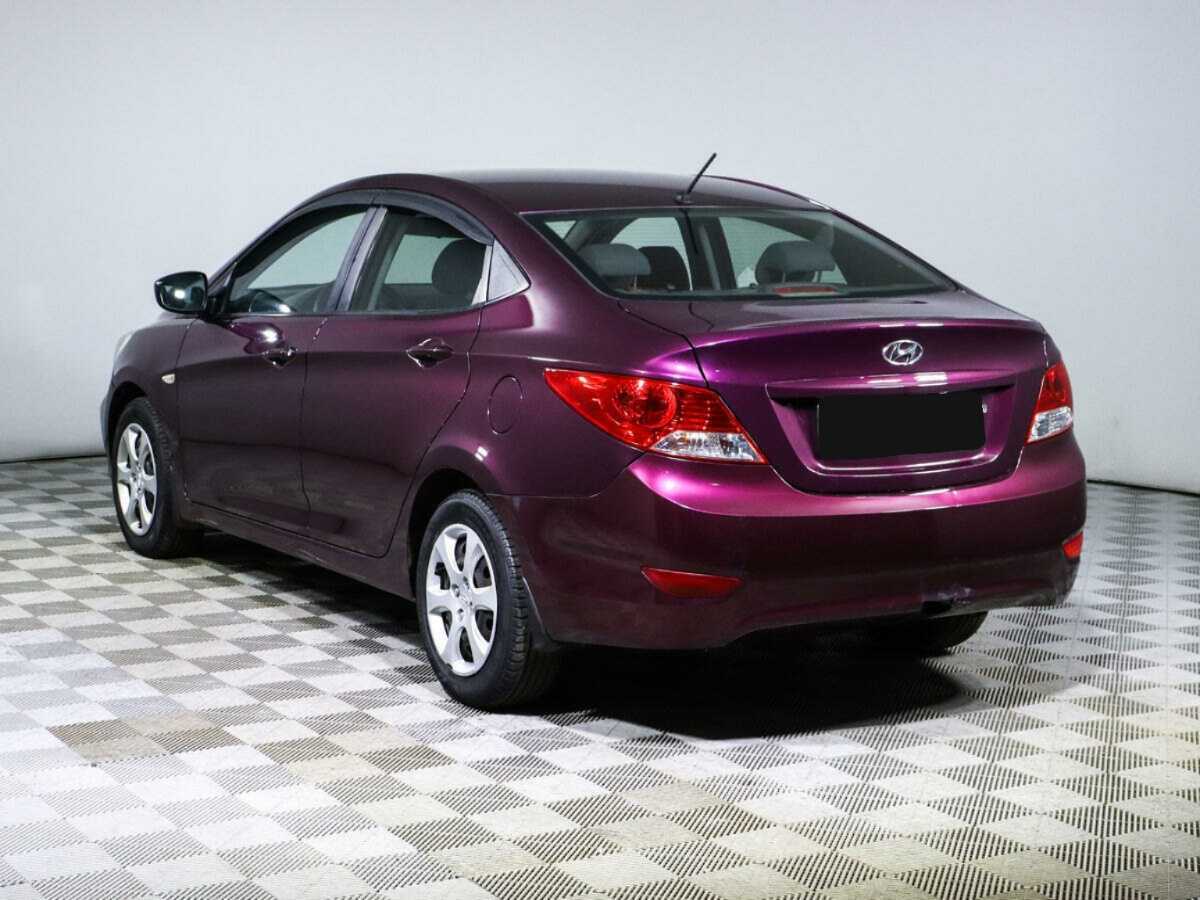 Hyundai Solaris с пробегом — 2012 год. Фото: #6