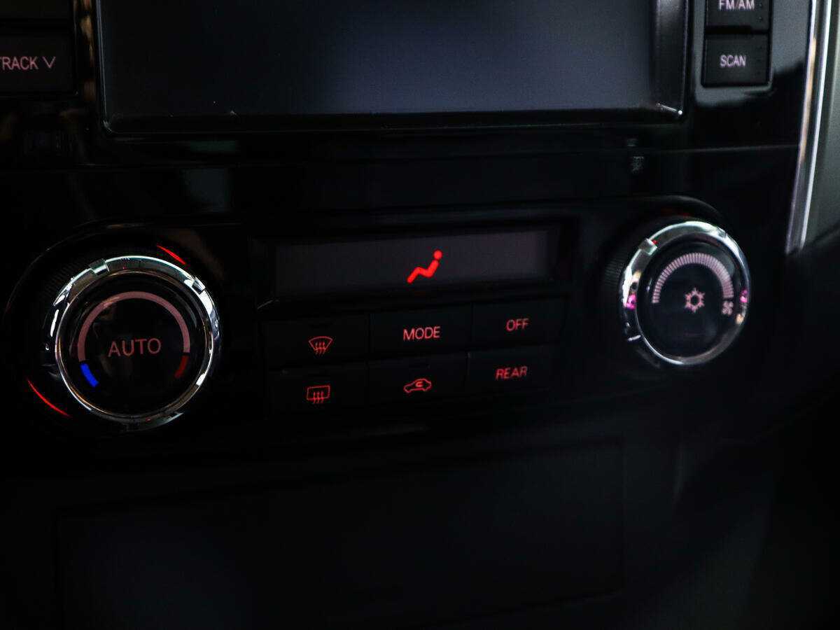 Mitsubishi Pajero с пробегом — 2014 год. Фото: #13