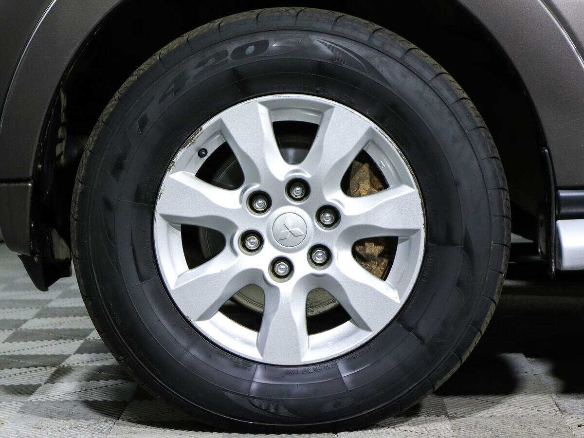 Mitsubishi Pajero с пробегом — 2014 год. Фото: #15