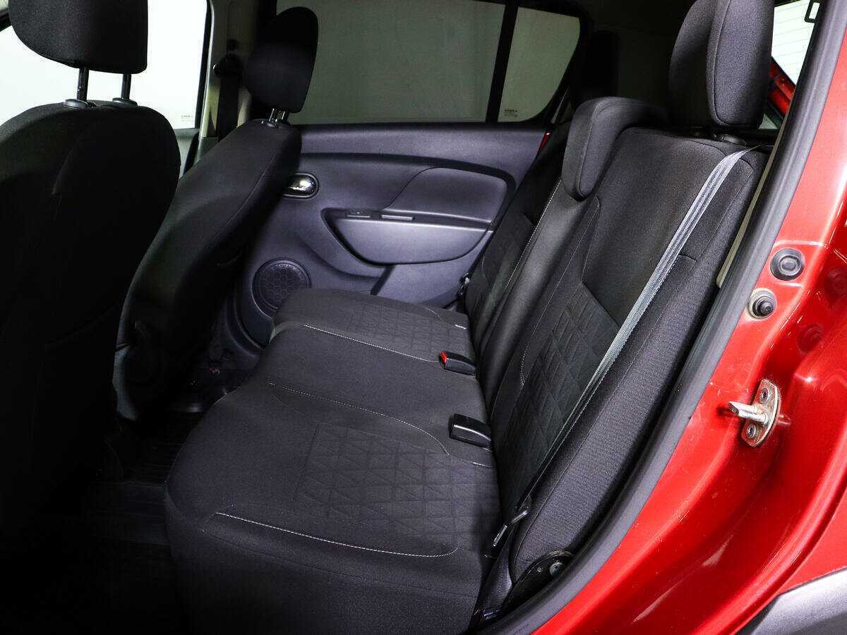 Renault Sandero с пробегом — 2016 год. Фото: #9