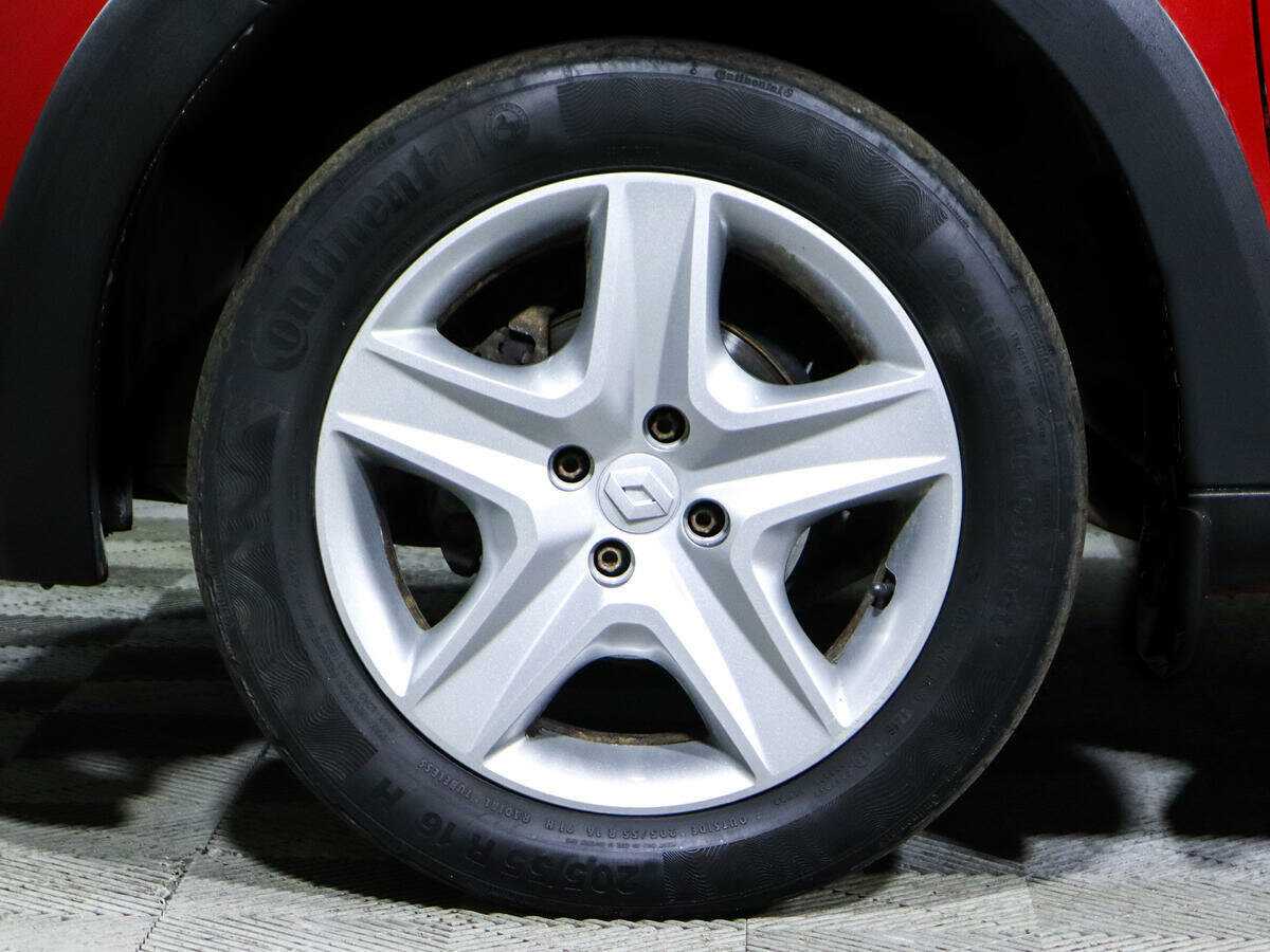 Renault Sandero с пробегом — 2016 год. Фото: #15