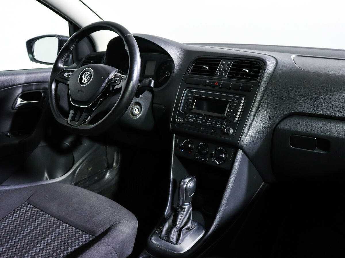 Volkswagen Polo с пробегом — 2018 год. Фото: #6