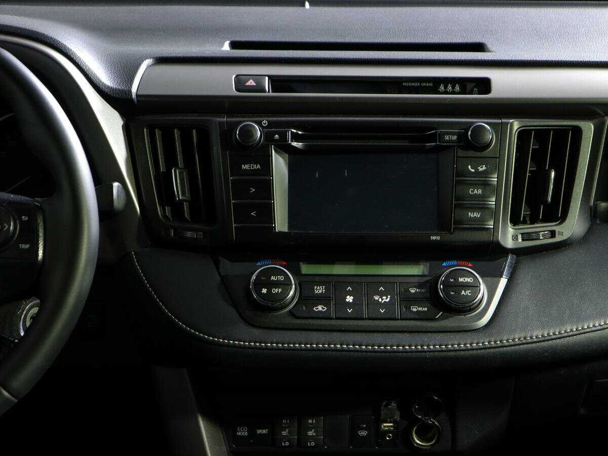 Toyota RAV4 с пробегом — 2015 год. Фото: #10