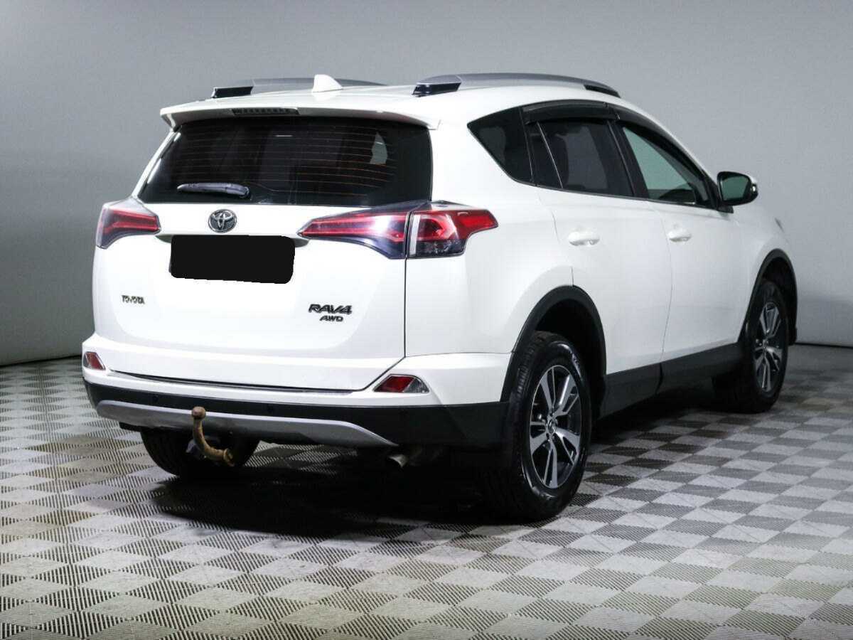 Toyota RAV4 с пробегом — 2017 год. Фото: #3