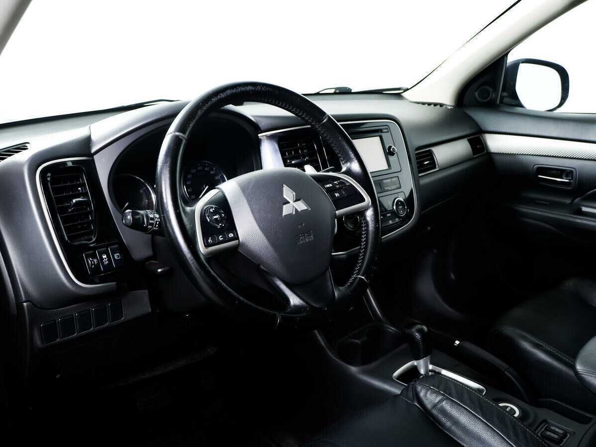 Mitsubishi Outlander с пробегом — 2014 год. Фото: #12