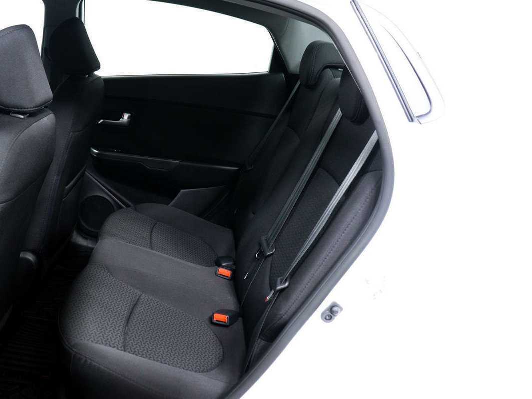 Kia Rio с пробегом — 2016 год. Фото: #11