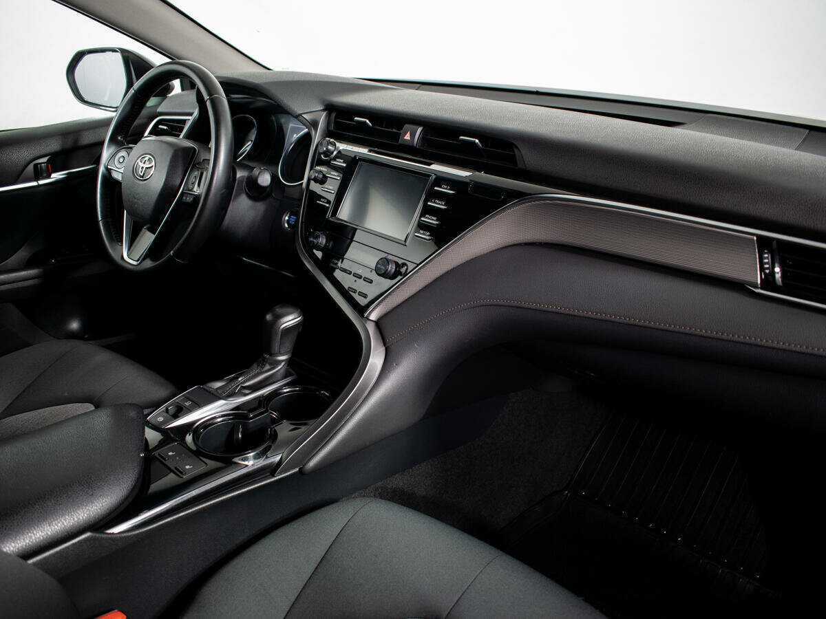Toyota Camry с пробегом — 2020 год. Фото: #6