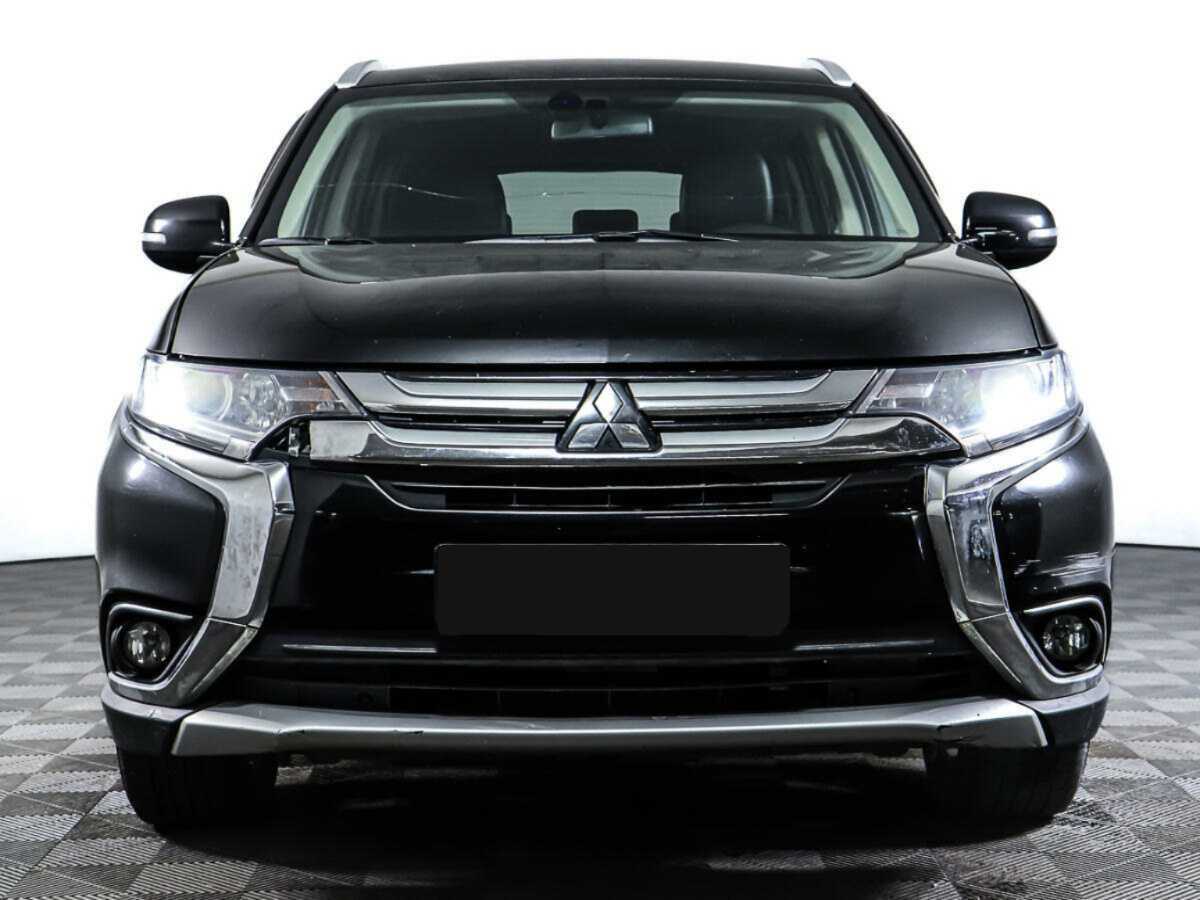 Mitsubishi Outlander с пробегом — 2015 год. Фото: #1