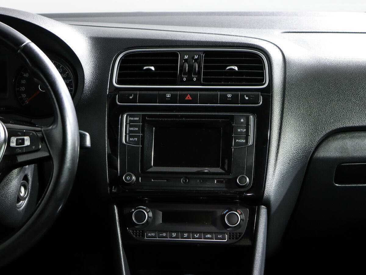 Volkswagen Polo с пробегом — 2017 год. Фото: #12