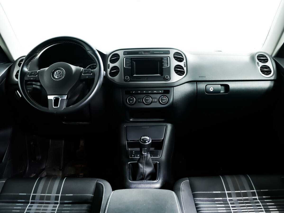 Volkswagen Tiguan с пробегом — 2015 год. Фото: #10
