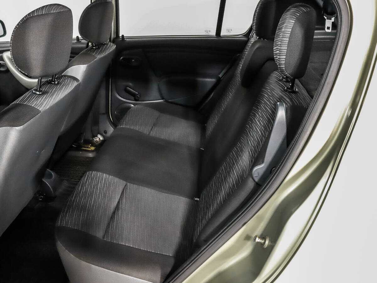 Renault Sandero с пробегом — 2013 год. Фото: #9