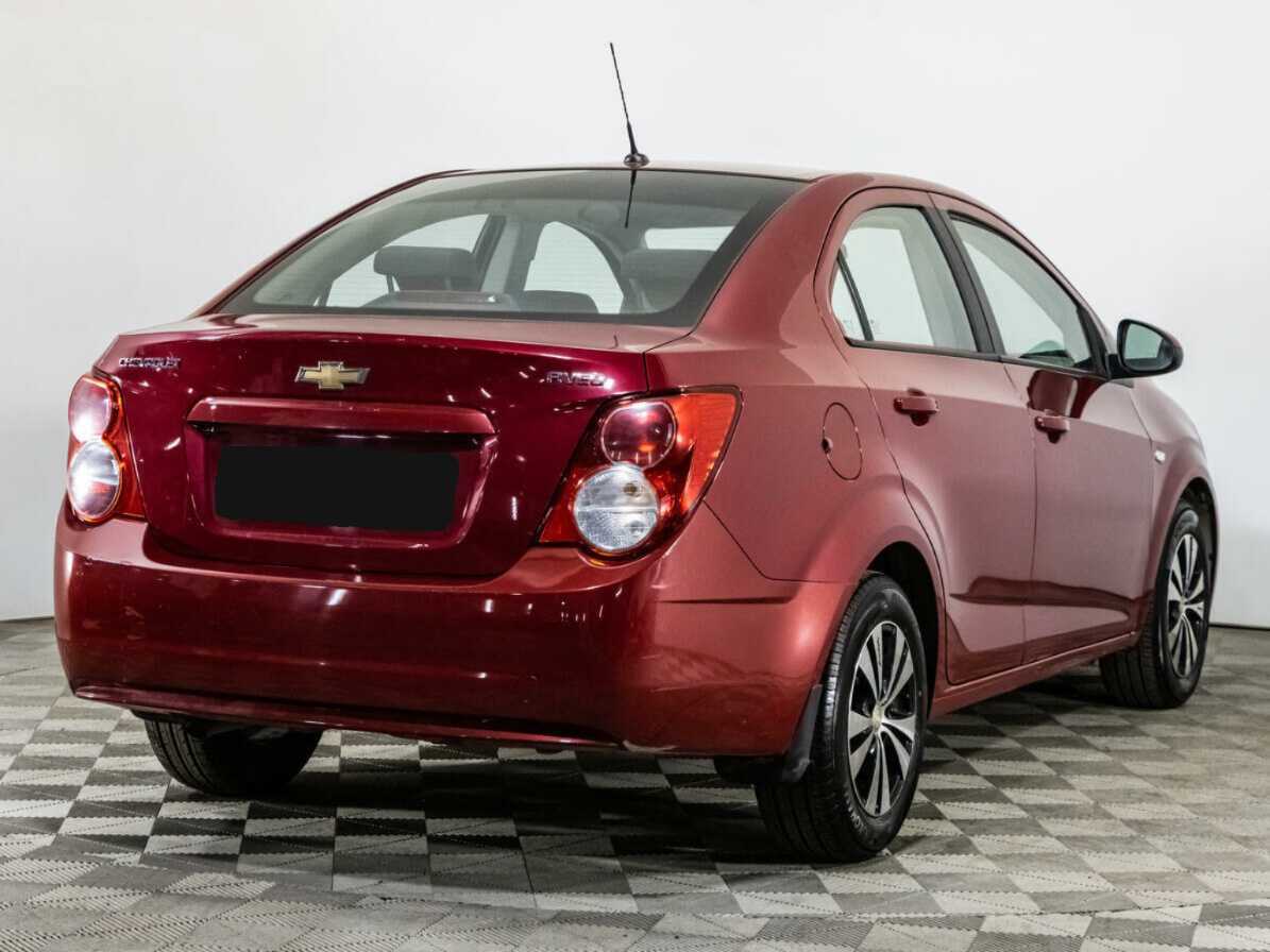 Chevrolet Aveo с пробегом — 2015 год. Фото: #4