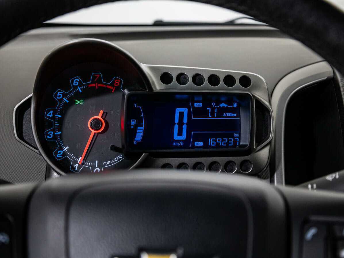 Chevrolet Aveo с пробегом — 2012 год. Фото: #10