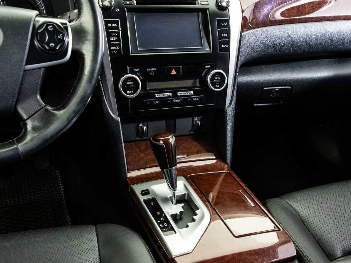 Toyota Camry с пробегом — 2014 год. Фото: #10