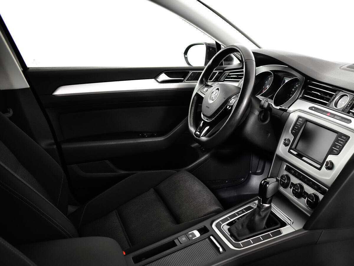 Volkswagen Passat с пробегом — 2016 год. Фото: #4