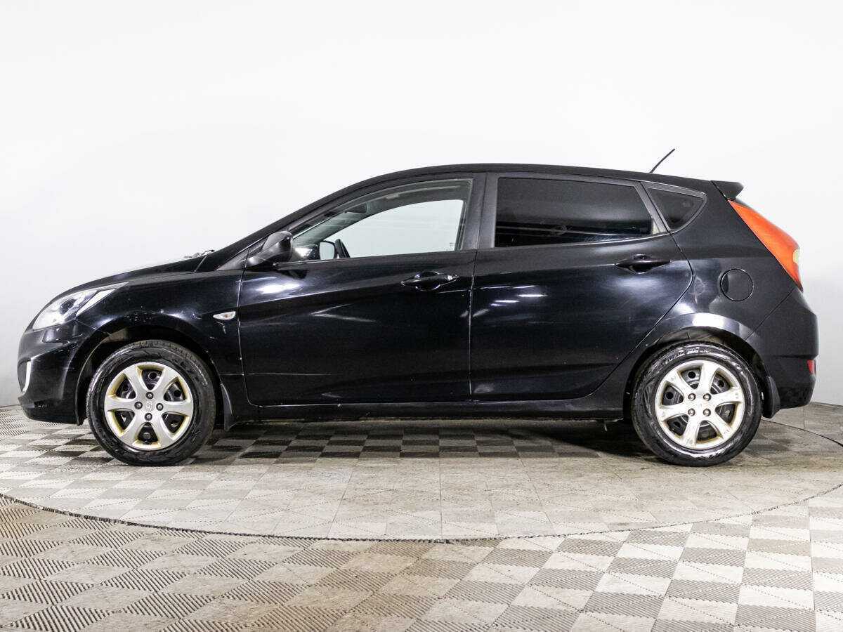 Hyundai Solaris с пробегом — 2012 год. Фото: #7