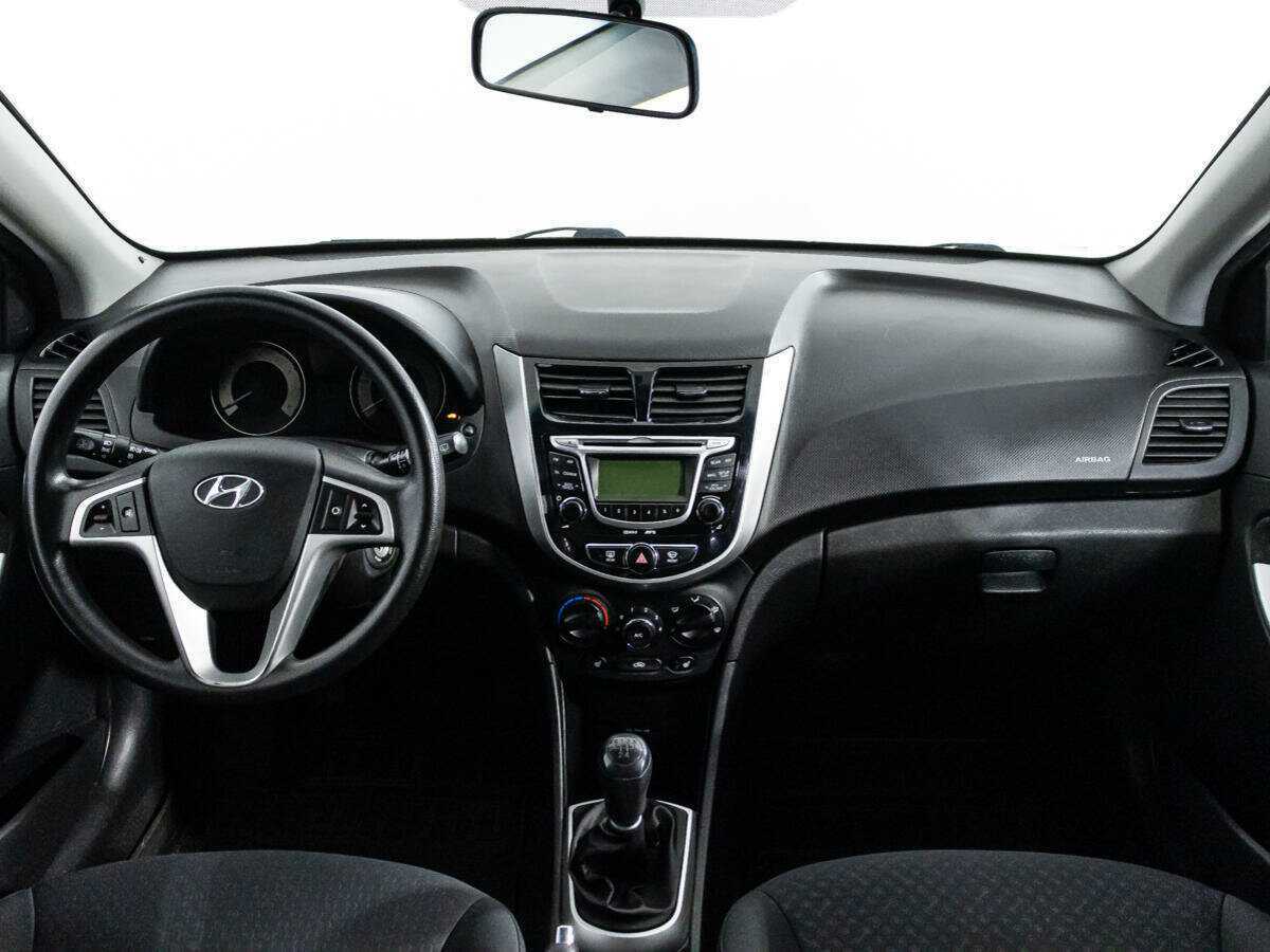 Hyundai Solaris с пробегом — 2012 год. Фото: #11