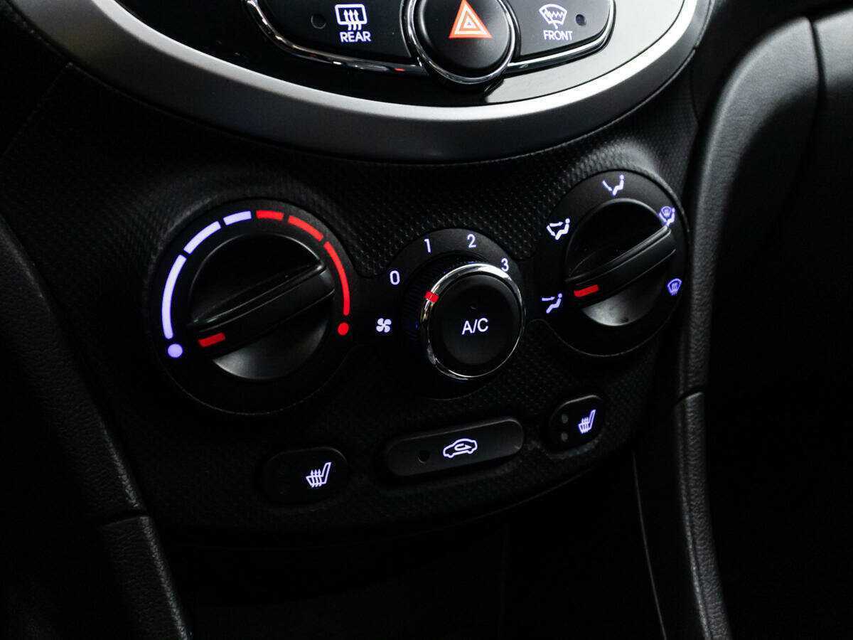 Hyundai Solaris с пробегом — 2012 год. Фото: #12