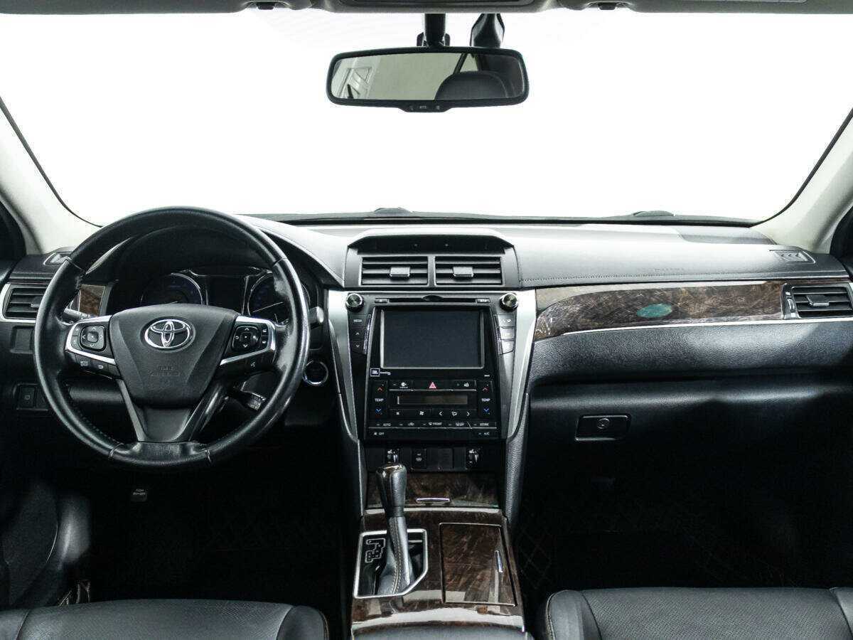 Toyota Camry с пробегом — 2017 год. Фото: #12