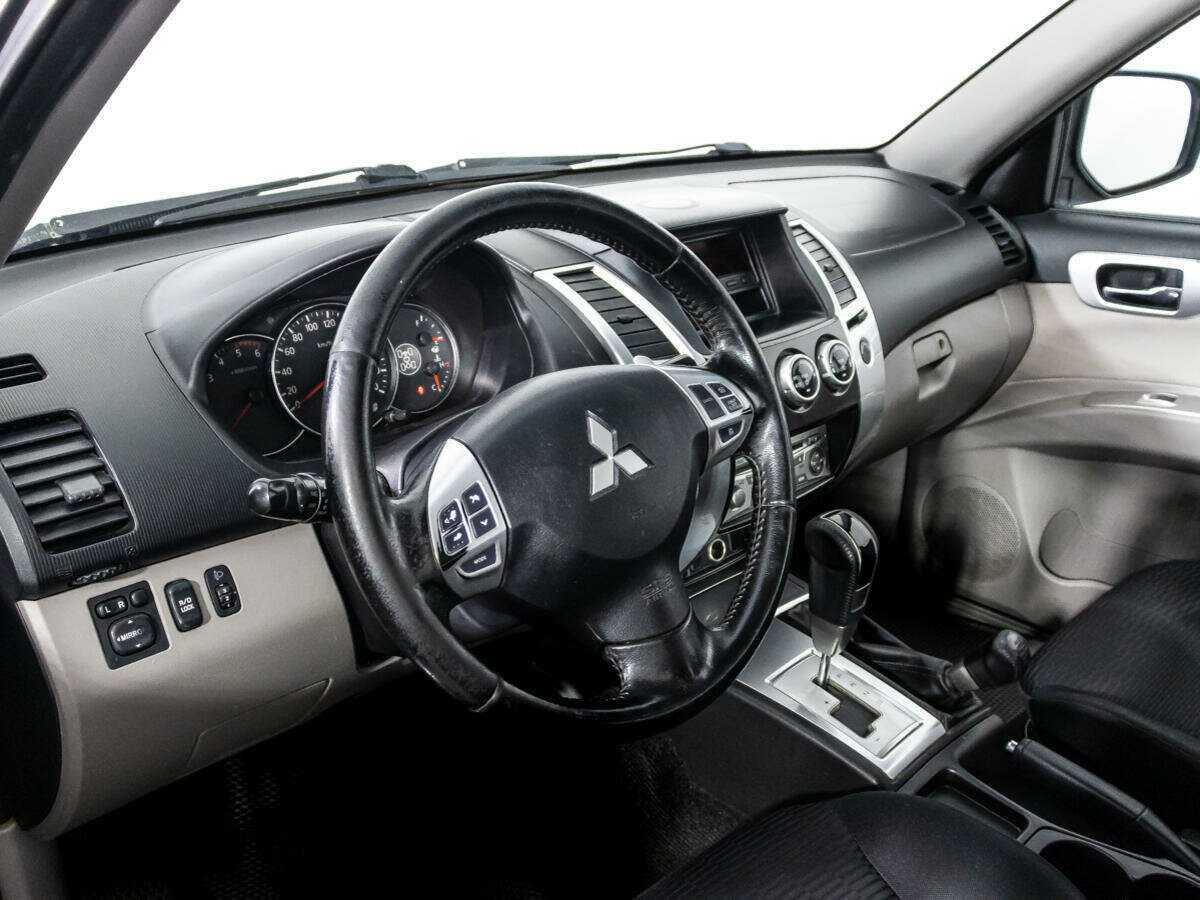 Mitsubishi Pajero Sport с пробегом — 2012 год. Фото: #10