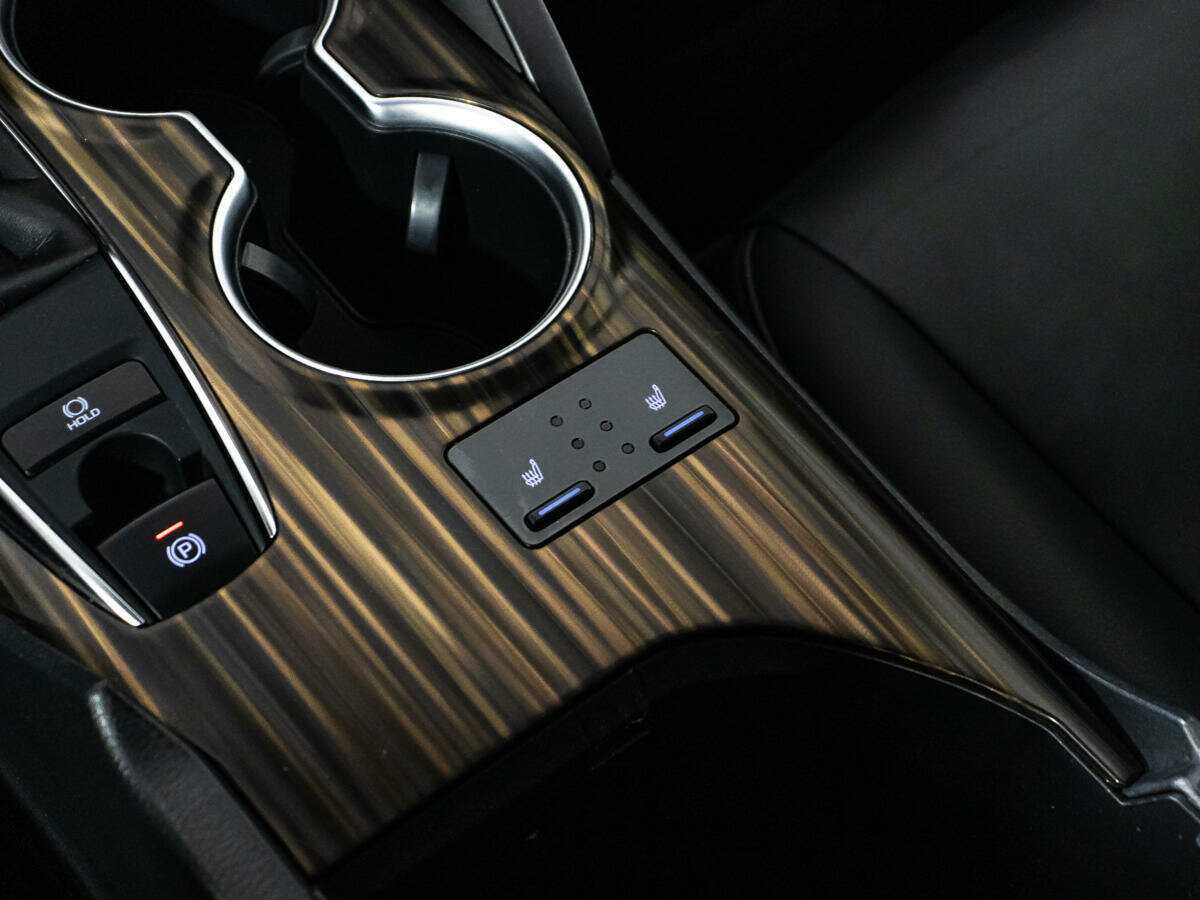 Toyota Camry с пробегом — 2018 год. Фото: #17