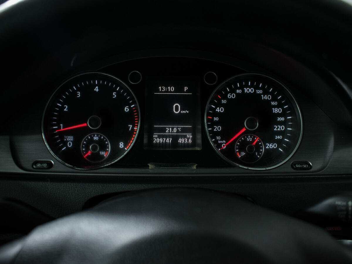 Volkswagen Passat с пробегом — 2012 год. Фото: #10