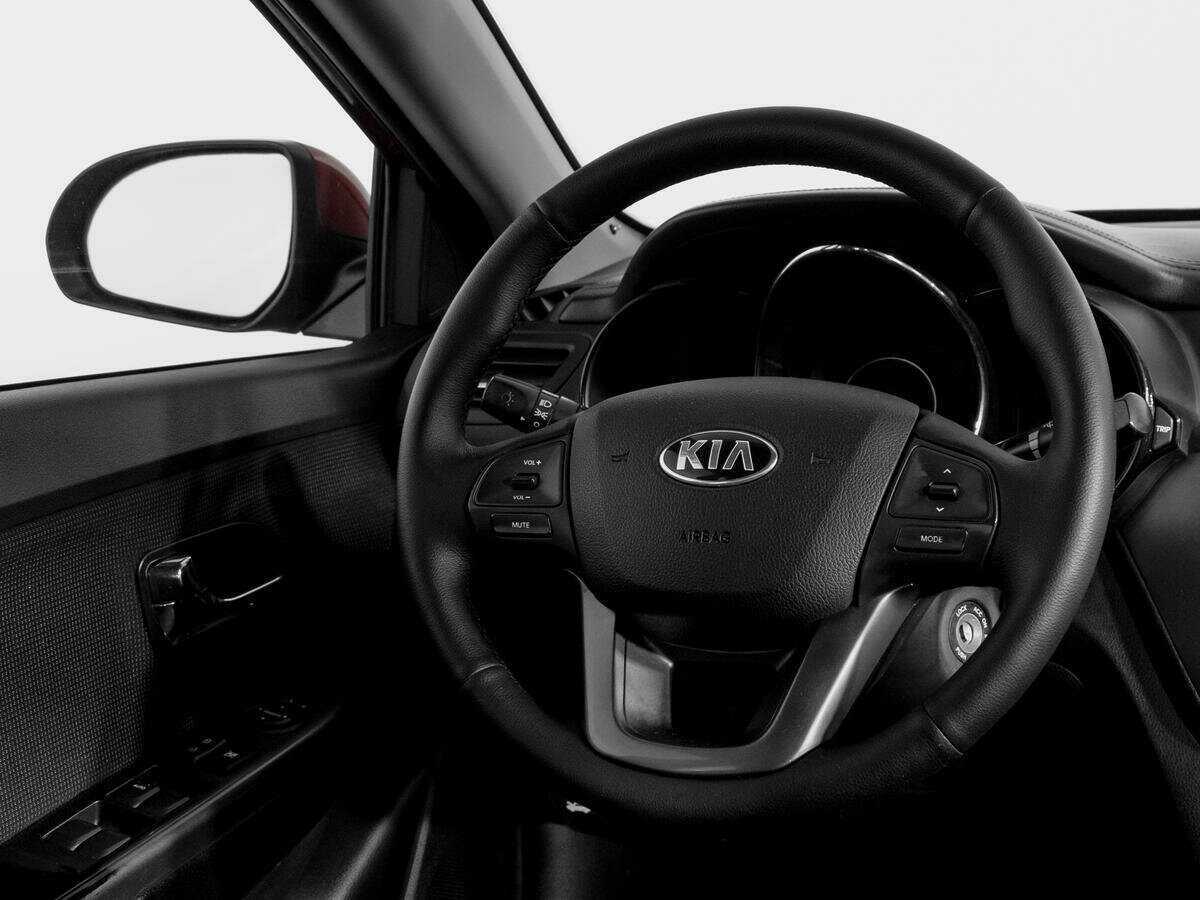 Kia Rio с пробегом — 2013 год. Фото: #13