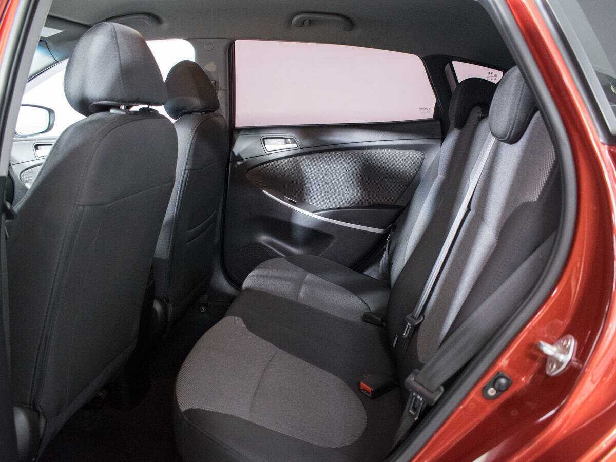 Hyundai Solaris с пробегом — 2012 год. Фото: #9