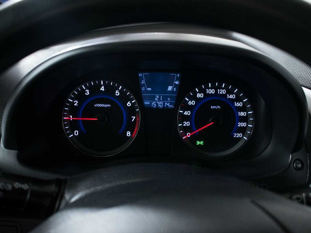 Hyundai Solaris с пробегом — 2012 год. Фото: #10