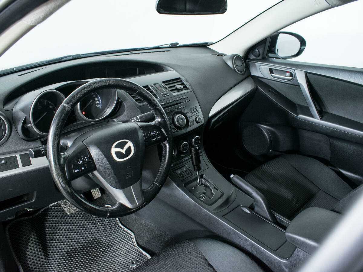 Mazda 3 с пробегом — 2012 год. Фото: #12