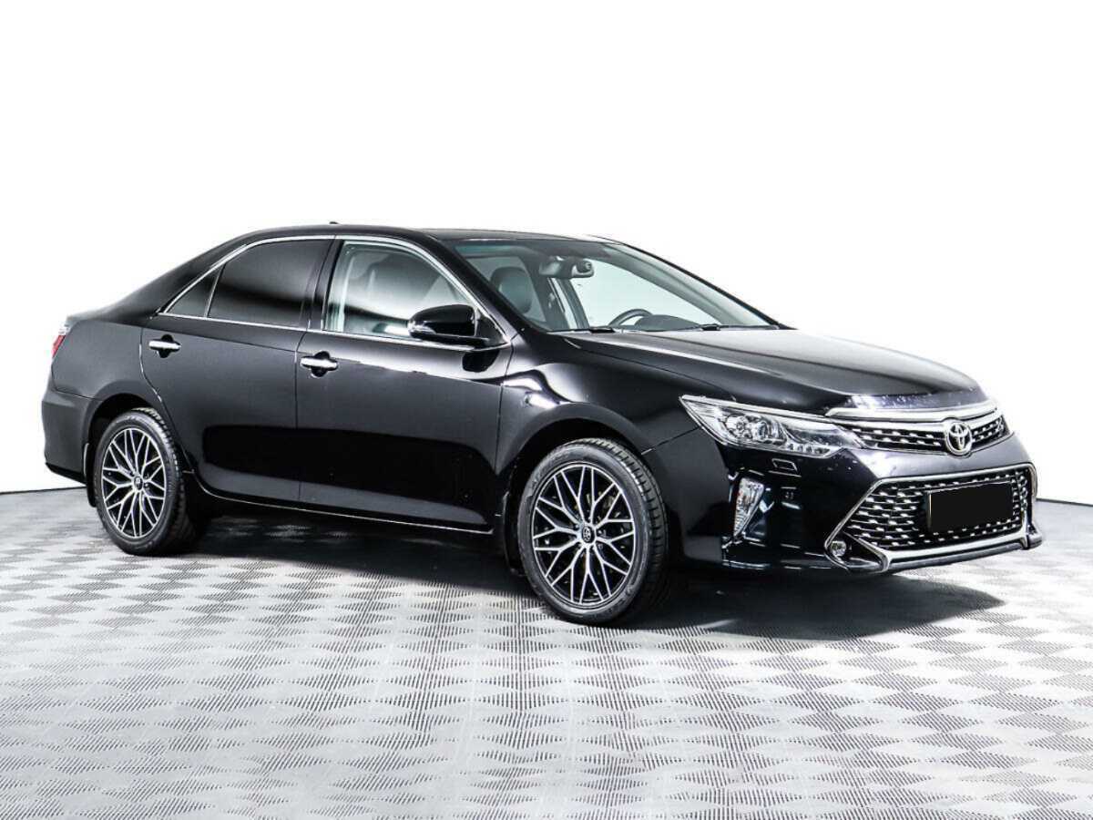 Toyota Camry с пробегом — 2017 год. Фото: #1
