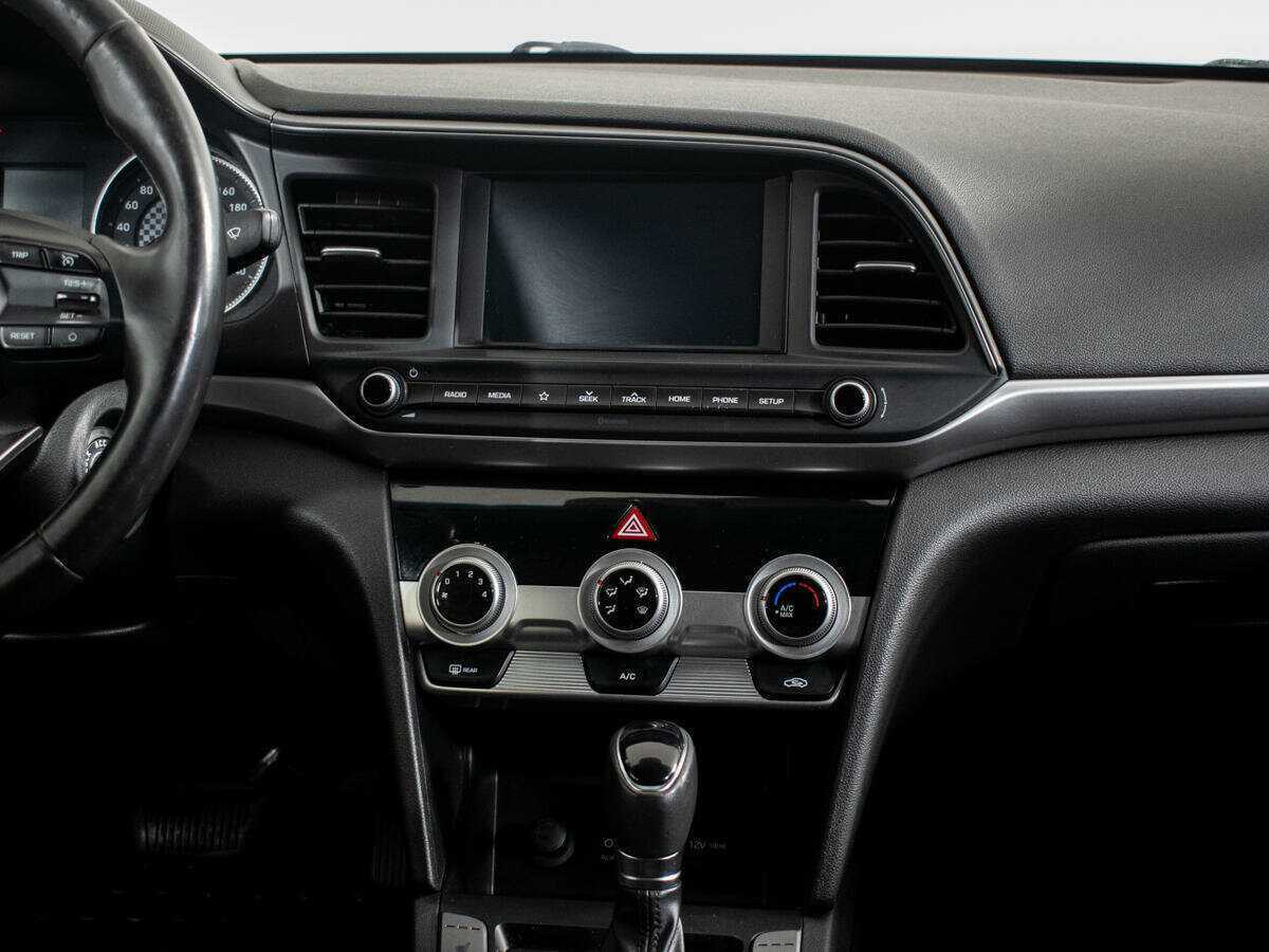Hyundai Elantra с пробегом — 2019 год. Фото: #10