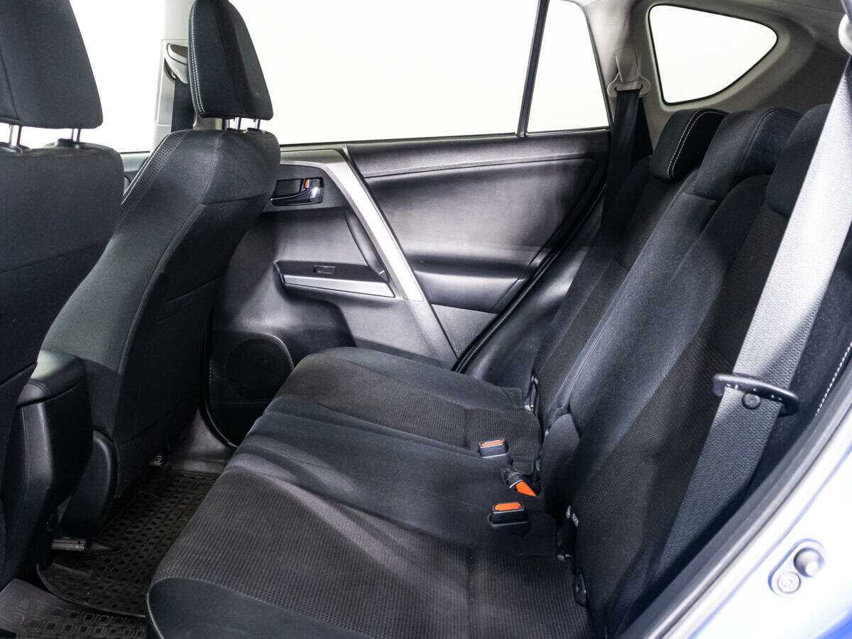 Toyota RAV4 с пробегом — 2016 год. Фото: #9