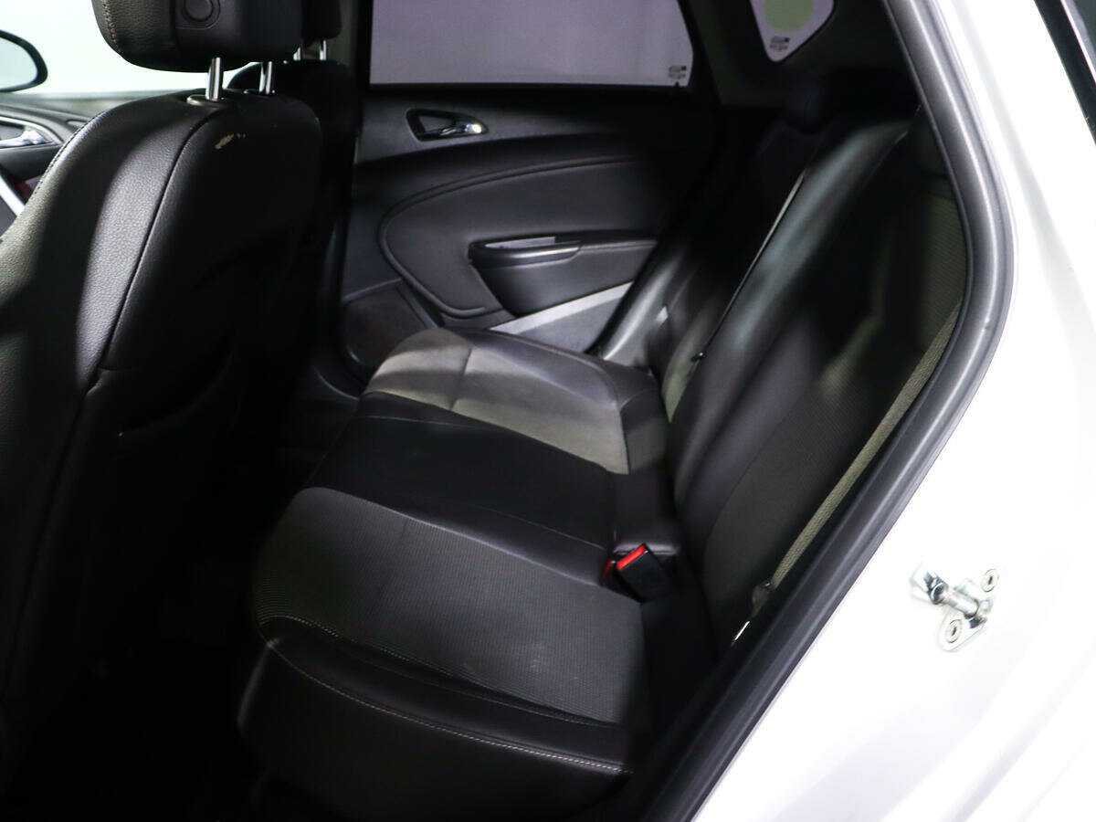 Opel Astra с пробегом — 2013 год. Фото: #7