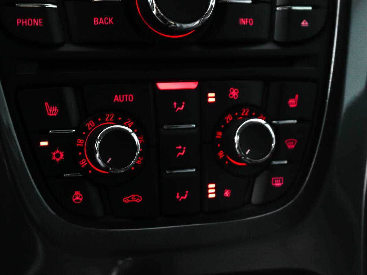 Opel Astra с пробегом — 2013 год. Фото: #12