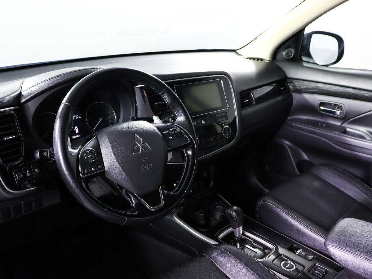 Mitsubishi Outlander с пробегом — 2017 год. Фото: #11